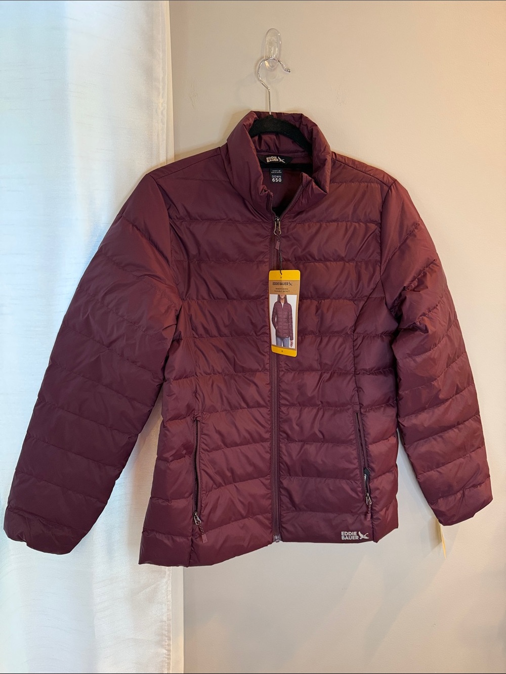 Eddie Bauer woman’s medium Maroon Packable Puffer Jacket - Picture 5 of 6